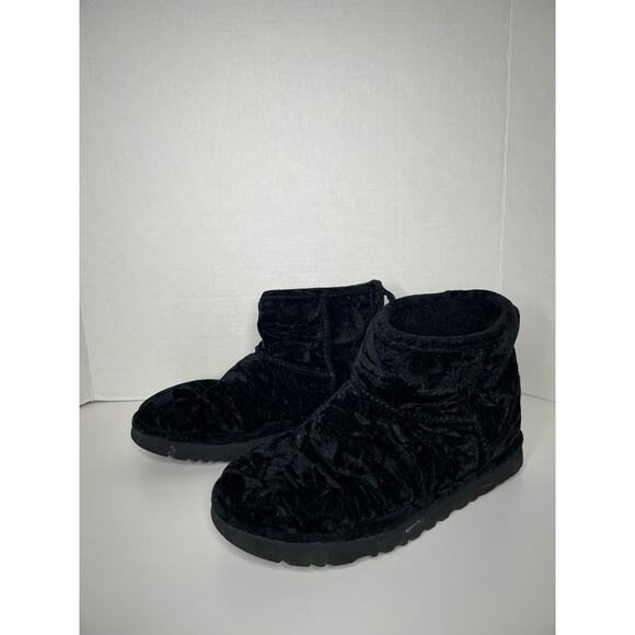 UGG Australia Womens Black Velvet Mini Uggs Slip On Booties Size 7 - Picture 1 of 10